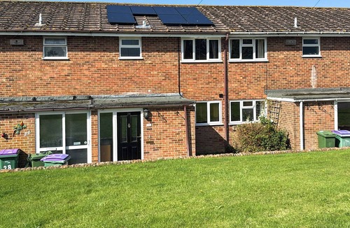 Etchinghill Apartment | 3 bedroom accommodation in Sellindge, near Ashford