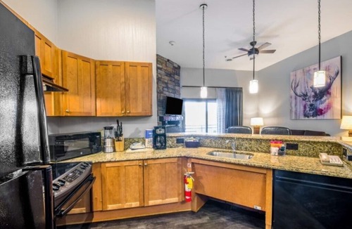Lake Delton Hotel | 3 Bedroom Presidential Suite in the heart of the Wisconsin Dells!