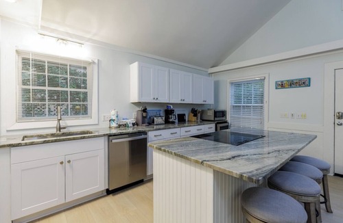 North Forest Beach House | 3 Night Hawk: 4th Row Beach Cottage. Private Pool, Free Bikes. Dogs OK, Fence