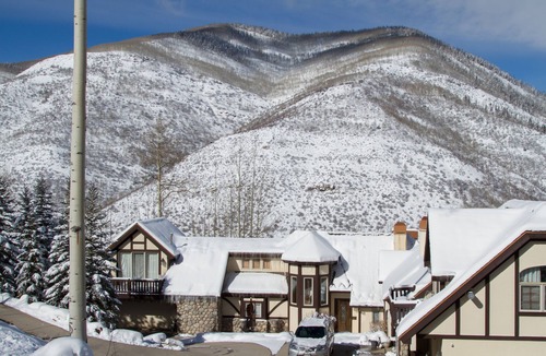 Highland Meadows House | 4 bdrm + loft, 4.5 bath West Vail Remodeled & Updated Mountain Tudor sleeps 13!