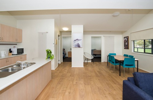 Golden Point Apartment | 4 Bedroom Apartment | Ideal for families, couples, individuals and others