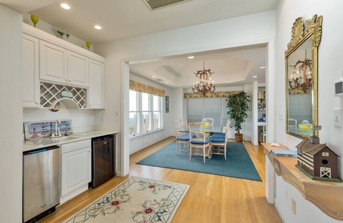 Southern Shores House | 4580- Arches by the Sea, with hot tub, in a quiet residential neighborhood