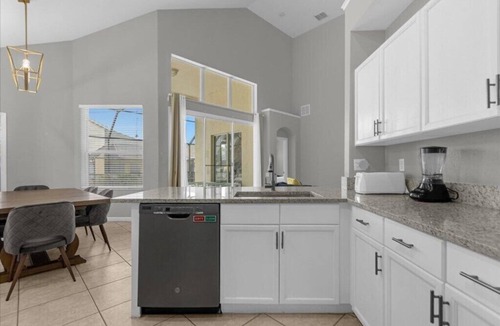 Bay Lake House | 5 Bedrooms/3.5 Bathrooms/Windsor Palms (8017 KP)