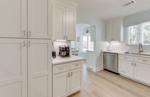 Port Royal House | 5 Mi to Dtwn Beaufort: Home w/Screened-In Patio