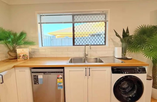 Capalaba House | A Sunday Kind of Stay - Home Near Manly + Shops