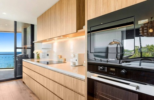 Coolum Beach Apartment | Absolute Beachfront Luxury Apartment