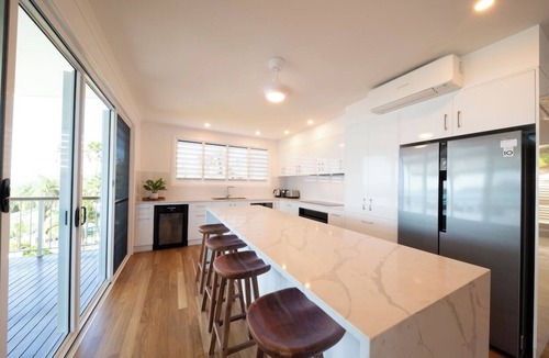 Airlie Beach House | Airlie On Airlie | Luxury 4 Bedroom Holiday Home | Airlie Beach