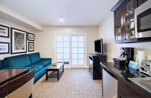 Anaheim Resort Resort | Anaheim | Couples Magic Getaway | Pool + Hot Tub