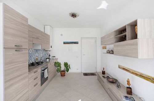 Alvignano Apartment | Apartment with Terrace and Lake View