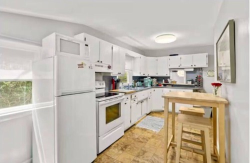Hendersonville House | Apple Tree Cottage Downtown Hendersonville