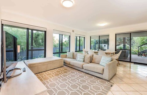 Dunsborough House | Aqua on Green—Bikes, Kayaks, Ocean Views, and More