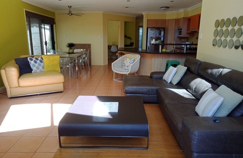 Labrador Villa | Aquatic Centre GC Marathon Sea World Duplex 50 Metres to Beach, Surfers Paradise