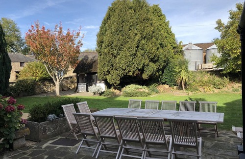 Ilminster House | Atherstone Farmhouse - thatched farmhouse sleeps 10 guests in 4 bedrooms
