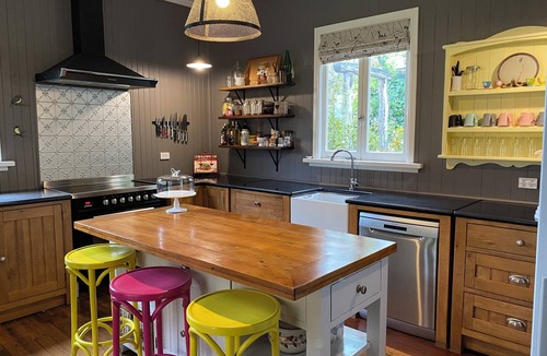 Tenterfield Cottage | Awen Cottage - Delightful Romantic Getaway