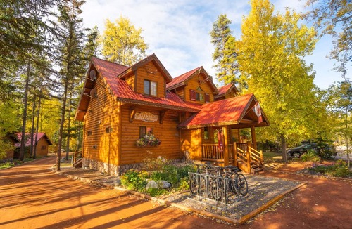Lake Louise Cabin | Baker Creek | Queen Cabin