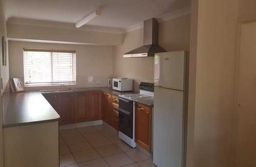 Bongaree Apartment | BANYA BLISS - quiet, cosy unit close to beach, cafes, bowls club and RSL