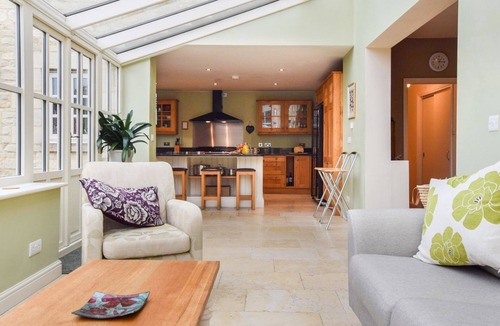 Winchcombe House | Barebones Farm - sleeps 14 guests in 7 bedrooms