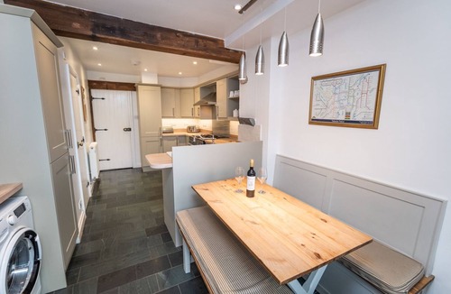 Portinscale Cottage | Barf Cottage - a cottage that sleeps 5 guests in 3 bedrooms