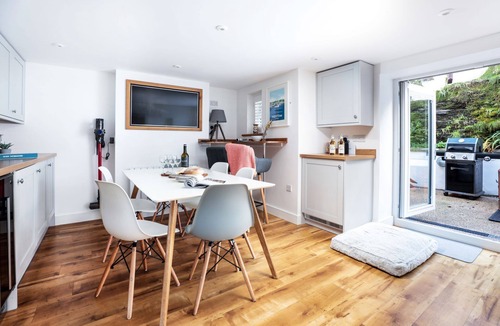 Portreath House | Beach & Surfing Heaven! 100m to sea & shops with parking, log burner & sea views
