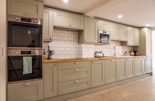 Little Rissington Cottage | BEARS COURT BARN 6, pet friendly in Bourton-On-The-Water