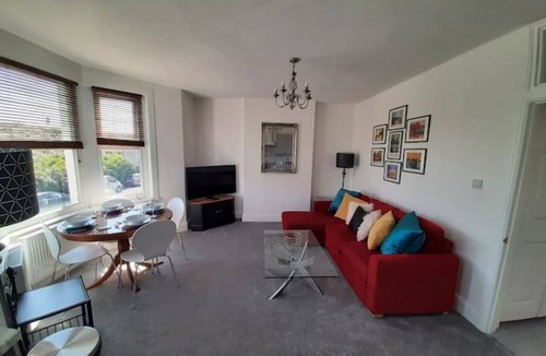 Weston-super-Mare Apartment | Beautiful 2BR Home close to Beachfront