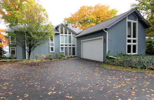 Traverse City House | Beautiful Large House On Water Just 5 Miles To TC