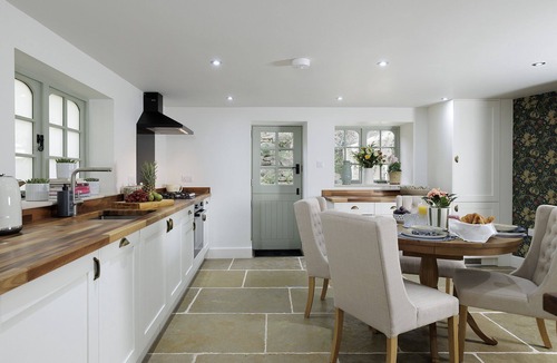 Blockley Cottage | Beautifully presented dog friendly holiday cottage with a roof terrace - Pilgrim Cottage