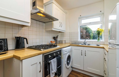 Bramcote House | Beeston Central House - near shops and University
