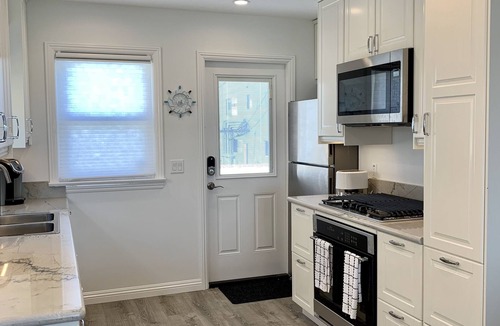 Belmont Shore House | Belmont Shore Beach Stays for 31+ nights - Lowest daily rate for beachfront