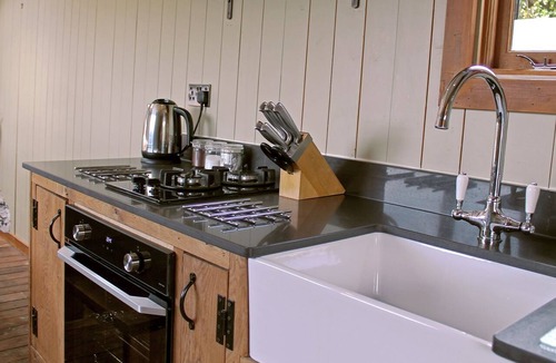 Lydney Cottage | Bertha - sleeps 2 guests in 1 bedroom