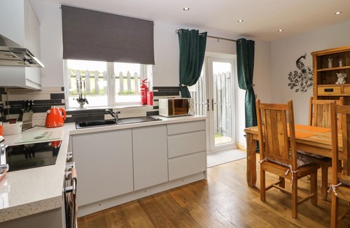 Newton in Furness Cottage | BLUEBELL COTTAGE, family friendly, with hot tub in Aldingham