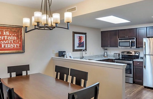 Hershey Resort | BlueGreen Resort 2 bedroom suite in Hershey. With indoor and outdoor pools