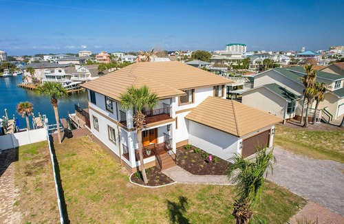 Holiday Isle House | Boater's Beach House in Paradise on the Water - Ocean Access - Sleeps 12