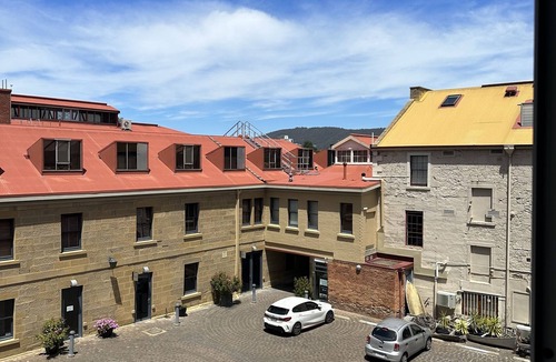 Sullivan's Cove Apartment | Boxwood IXL Hobart Waterfront