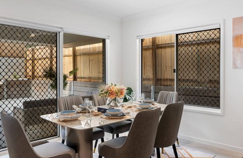 Bridgeman Downs House | Brand New Modern 5BR House Ducted A/C Near Mall