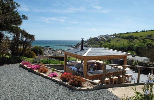Mevagissey House | Breath-taking Estate with Pool, Tennis Court & Sea Views