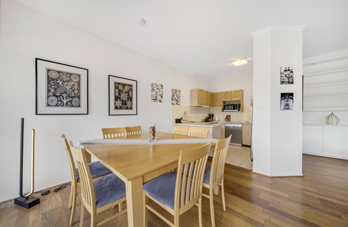 Manuka Apartment | Bright 2-Bed with Private Balcony by Telopea Park