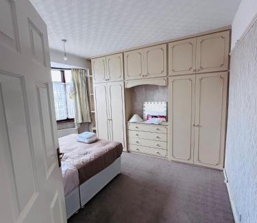 Bramcote House | Bright Double Room Opposite Wollaton Hall & Deer Park , Free Parking
