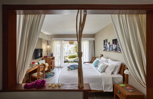 Quatre Cocos Resort | C Mauritius - All inclusive