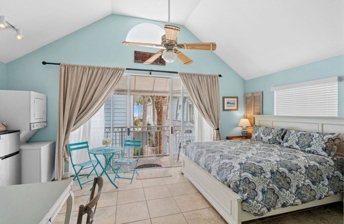Crystal Beach Hotel | Cap’s Cottage14A Beachwalk Pool Beach Setups