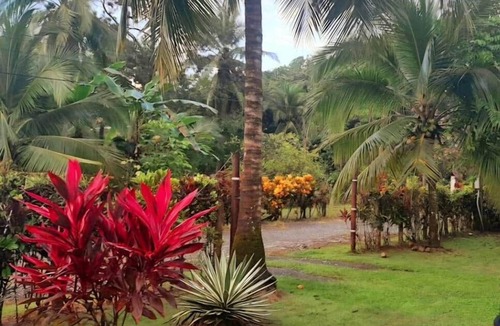 Parrita House | Casa Ylang Ayala, pool home minutes to the sand!