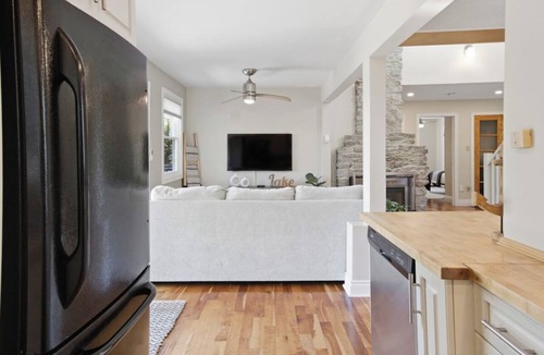 Fenelon Falls House | Cedar Barrel Lakehouse - Hot Tub|Water Toys|Views