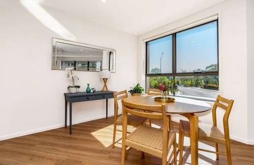 Greenway Apartment | Central 2BR | Stylish Apt located in Greenway