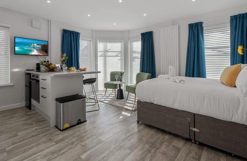 Exeter Apartment | Centre Point Studio - Short Stays UK