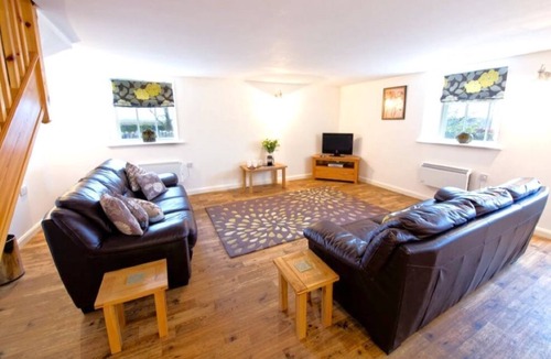 Hurdlow Apartment | Charming barn Conversion with 2 Bedrooms in the beautiful Peak District countryside. Sleeps 4.