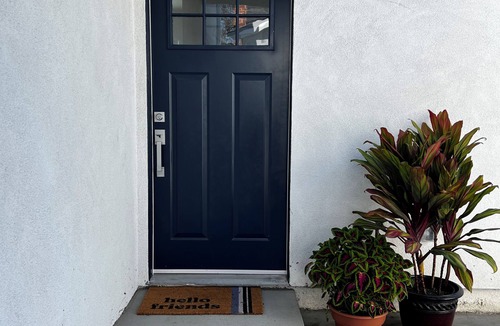 South of Conant House | Charming brand new 2-bedroom house in welcoming Long Beach with AC, WiFi