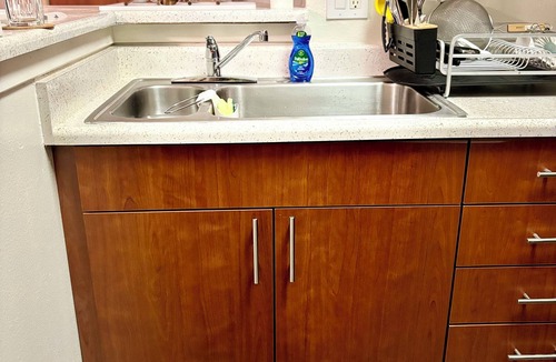 Santa Ana Heights Apartment | Charming studio in Newport Beach, fitness gym, pools and more!