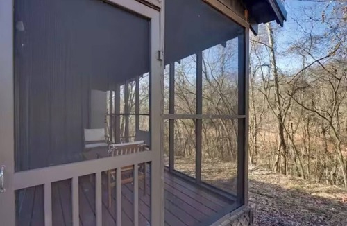 Gentry Cabin | Chic Cabin! Less than 10 minutes from Downtown Siloam Springs
