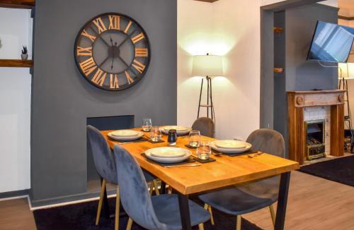 Exeter House | Cliffside Cottage