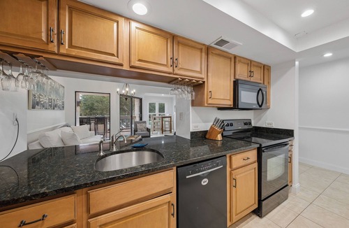 Shelter Cove Condo | Close to Beach Couple's Retreat
